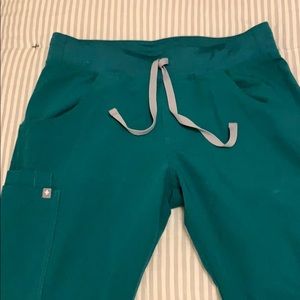 Kade cargo small figs scrub pants hunter green